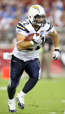 GLENDALE, AZ - AUGUST 22: Runningback Jacob Hester #22 of the San Diego Chargers rushes the football during the preseason NFL game against the Arizona Cardinals at the Universtity of Phoenix Stadium on August 22, 2009 in Glendale, Arizona. The Chargers