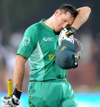 CENTURION, SOUTH AFRICA - SEPTEMBER 27: Graeme Smith of South Africa in action  during during The ICC Champions Trophy match between South Africa and England on September 27, 2009 at The Supersport Stadium in Centurion, South Africa.  (Photo by Lee Warren
