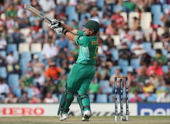 CENTURION, SOUTH AFRICA - SEPTEMBER 24:  Mark Boucher of South Africa pulls for four during the ICC Champions Trophy Group B match between South Africa and New Zealand on September 24, 2009 in Centurion, South Africa.  (Photo by Hamish Blair/Getty Images)