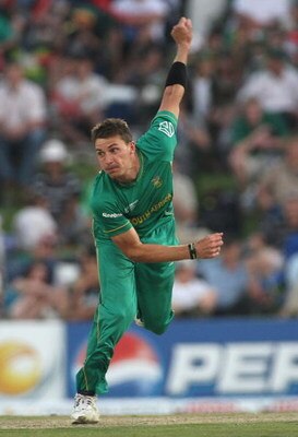CENTURION, SOUTH AFRICA - SEPTEMBER 22:  Dale Steyn of South Africa in action during the ICC Champions Trophy Group B match between South Africa and Sri Lanka played at Super Sport Park on September 22, 2009 in Centurion, South Africa.  (Photo by Hamish B