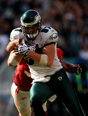 PHILADELPHIA - SEPTEMBER 27:  Brent Celek #87 of the Philadelphia Eagles runs for a touchdown in the fourth quarter against the Kansas City Chiefs on September 27, 2009 at Lincoln Financial Field in Philadelphia, Pennsylvania.  (Photo by Travis Lindquist/