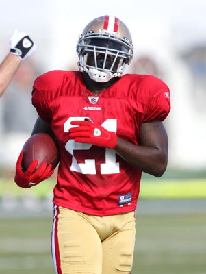 SANTA CLARA, CA - AUGUST 04: Frank Gore #21 runs with the ball during the 49ers training camp at their practice facilities on August 4, 2009 in Santa Clara, California. (Photo by Jed Jacobsohn/Getty Images)