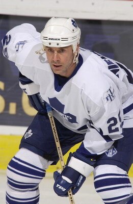 WASHINGTON - JANUARY 21:  Joe Nieuwendyk #25 of the Toronto Maple Leafs looks on during warmups before the game against the Washington Capitals on January 21, 2004 at the MCI Center in Washington, D.C.  The Maple Leafs defeated the Capitals 3-2.  (Photo b