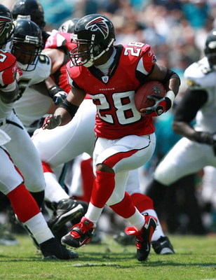 JACKSONVILLE, FL - SEPTEMBER 16: Running back Warrick Dunn #28 of the Atlanta Falcons looks for room to run against the Jacksonville Jaguars at Alltel Stadium September 16, 2007 in Jacksonville, Florida. The Jaguars defeated the Falcons 13-7. (Photo by