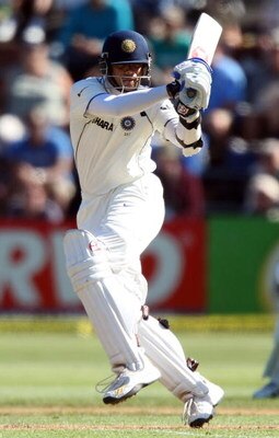 WELLINGTON, NEW ZEALAND - APRIL 03:  Rahul Dravid of India bats during day one of the Third Test match between New Zealand and India at the Basin Reserve on April 3, 2009 in Wellington, New Zealand.  (Photo by Marty Melville/Getty Images)