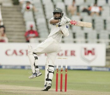 CAPE TOWN, SOUTH AFRICA -  JANUARY 26: Muhammad Yousuf in action during Day 1 of the Third test between, South Africa and Pakistan at Sahara Park Newlands, on January 26, 2007 in Cape Town, South Africa (Photo by Tertius Pickard/Gallo Images/Getty Images)