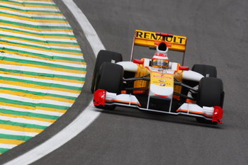SAO PAULO, BRAZIL - OCTOBER 16: Fernando Alonso of Spain and Renault drives during practice for the Brazilian Formula One Grand Prix at the Interlagos Circuit on October 16, 2009 in Sao Paulo, Brazil. (Photo by Mark Thompson/Getty Images)