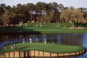 BERNHARD LANGER OF GERMANY (WHITE SHIRT) ACKNOWLEDGES THE CROWD AFTER FINISHING THE 17TH HOLE AT TPC SAWGRASS IN PONTE VEDRA, FLORIDA.