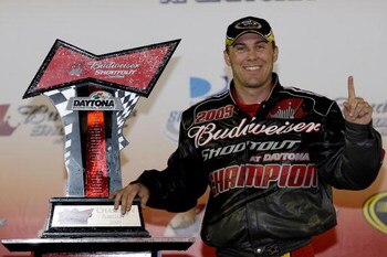 DAYTONA BEACH, FL - FEBRUARY 07:  Kevin Harvick driver of the #29 Shell/Penzoil Chevrolet celebrates in Victory Lane during the NASCAR Sprint Cup Series Budweiser Shootout at Daytona International Speedway on February 7, 2009 in Daytona Beach, Florida.  (