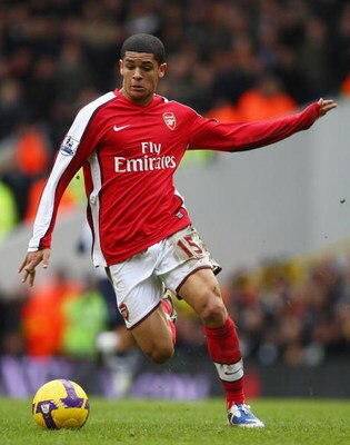 LONDON - FEBRUARY 08:  Denilson of Arsenal runs with the ball during the Barclays Premier League match between Tottenham Hotspur and Arsenal at White Hart Lane on February 8, 2009 in London, England.  (Photo by Mike Hewitt/Getty Images)