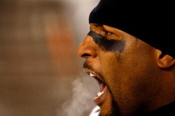 PITTSBURGH - JANUARY 18:  Ray Lewis #52 of the Baltimore Ravens reacts the Pittsburgh Steelers during the AFC Championship game on January 18, 2009 at Heinz Field in Pittsburgh, Pennsylvania.  (Photo by Streeter Lecka/Getty Images)