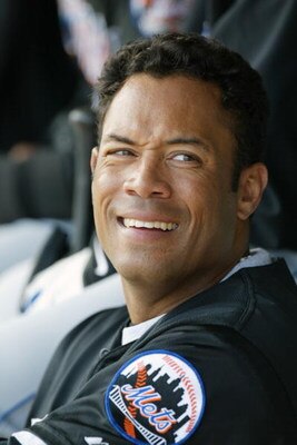 28 Feb 2002 : Roberto Alomar of the New York Mets during the Spring Training game against the St.Louis Cardinals at Roger Dean Stadium in Jupiter, Florida. The Cardinals won 5-2. DIGTAL IMAGE. Mandatory Credit: Eliot Schechter/Getty Images
