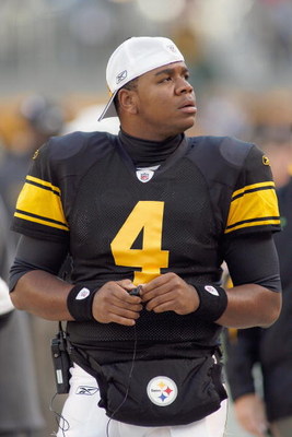 PITTSBURGH - OCTOBER 26:  Quarteback Byron Leftwich #4 of the Pittsburgh Steelers looks on during the game against the New York Giants at Heinz Field on October 26, 2008 in Pittsburgh, Pennsylvania. (Photo by: Rick Stewart/Getty Images)