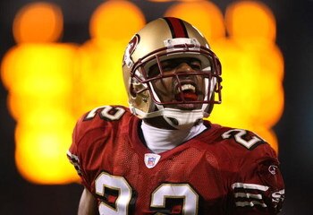 SAN FRANCISCO - DECEMBER 15:  Nate Clements #22 of the San Francisco 49ers celebrates near the end of the fourth quarter against the Cincinnati Bengals during an NFL game on December 15, 2007 at Monster Park in San Francisco, California.  (Photo by Jed Ja