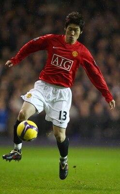 LONDON - DECEMBER 13:  Ji-Sung Park of Manchester United during the Barclays Premier League match between Tottenham Hotspur and Manchester United at White Hart Lane on December 13, 2008 in London, England.  (Photo by Mike Hewitt/Getty Images)