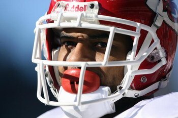 CINCINNATI - DECEMBER 28: Larry Johnson #27 of the Kansas City Chiefs looks on during the NFL game against the Cincinnati Bengals on December 28, 2008 at Paul Brown Stadium in Cincinnati, Ohio.  (Photo by Andy Lyons/Getty Images)