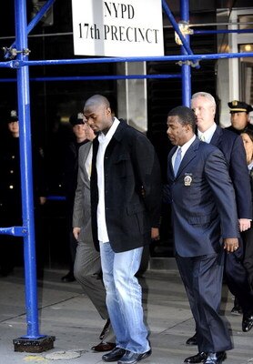 NEW YORK - DECEMBER 1:  Wide receiver Plaxico Burress (2L) of the New York Giants is led to a squad car for transport to his arraignment outside the NYPD 17th Precinct December 1, 2008 in New York City. Burress, who is expected to face a charge of crimina