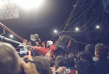 6 Nov 1993:  General view of the Fan Man landing near the ring during a fight between Riddick Bowe and Evander Holyfield in Las Vegas, Nevada.  Mandatory Credit: Holly Stein  /Allsport