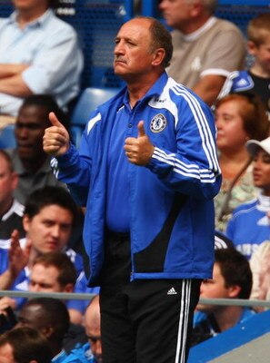 LONDON - AUGUST 17:  Luiz Felipe Scolari manager of Chelsea gestures during the Barclays Premier League match between Chelsea and Portsmouth at Stamford Bridge on August 17, 2008 in London, England.  (Photo by Richard Heathcote/Getty Images)