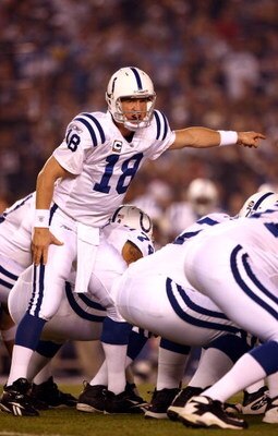 SAN DIEGO, CA - NOVEMBER 23:   Quarterback Peyton Manning #18 of the Indianapolis Colts in action against the San Diego Chargers during their NFL Game at Qualcomm Stadium on November 23, 2008 in San Diego, California. (Photo by Donald Miralle/Getty Images