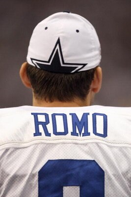 IRVING, TX - DECEMBER 14: Quarterback Tony Romo #9 of the Dallas Cowboys looks on against the New York Giants at Texas Stadium on December 14, 2008 in Irving, Texas. (Photo by Ronald Martinez/Getty Images)