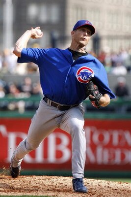 PITTSBURGH - APRIL 7:  Bob Howry #62 of the Chicago Cubs delivers a pitch against the Pittsburgh Pirates during the Pirates Home Opener at PNC Park April 7, 2008 in Pittsburgh, Pennsylvania. Chicago won the game 10-8. (Photo by Gregory Shamus/Getty Images