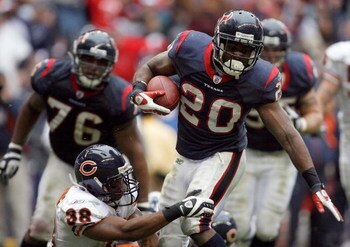 HOUSTON - DECEMBER 28:  Steve Slaton #20 of the Houston Texans is tackled short of the goal line by Danieal Manning #38 of the Chicago Bears during the second half at the Reliant Stadium December 28, 2008 in Houston, Texas.  The Texans won 31-24.  (Photo 