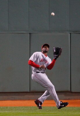 BOSTON - OCTOBER 6: Torii Hunter #48 of the Los Angeles Angels of Anaheim snags a line drive off of the bat of J.D. Drew #7 of Boston Red Sox  during game four of the American League Division Series at Fenway Park on October 6, 2008 in Boston, Massachuset
