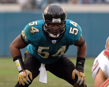 Jacksonville Jaguars linebacker Mike Peterson sets on defense   against the San Francisco 49ers  December 18, 2005 in Jacksonville.    The Jaguars defeated the 49ers 10 - 9.  (Photo by Al Messerschmidt/Getty Images)