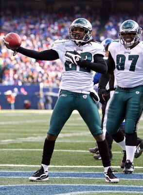 EAST RUTHERFORD, NJ - JANUARY 11:  Asante Samuel #22 of the Philadelphia Eagles celebrates after intercepting a ball against the New York Giants during the NFC Divisional Playoff Game on January 11, 2009 at Giants Stadium in East Rutherford, New Jersey.  
