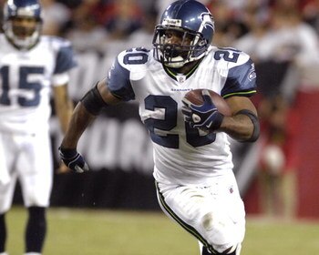 TAMPA, FL - OCTOBER 19: Running back Maurice Morris #20 of the Seattle Seahawks rushes upfield against the Tampa Bay Buccaneers at Raymond James Stadium on October 19, 2008 in Tampa, Florida. (Photo by Al Messerschmidt/Getty Images)