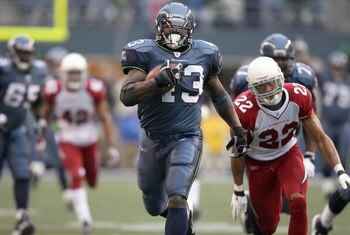 SEATTLE - DECEMBER 9: Running back Leonard Weaver #43 of the Seattle Seahawks rushes against the Arizona Cardinals December 9, 2007 at Qwest Field in Seattle, Washington. The Seahawks defeated the Cardinals 42-21. (Photo by Otto Greule Jr/Getty Images) 
