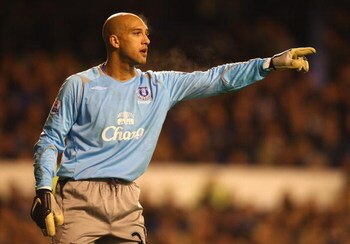 LIVERPOOL, UNITED KINGDOM - DECEMBER 22: Tim Howard of Everton gestures during the Barclays Premier League match between Everton and Chelsea at Goodison Park on December 22, 2008 in Liverpool, England. (Photo by Laurence Griffiths/Getty Images)