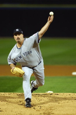 CHICAGO - SEPTEMBER 22:  Starting pitcher David Wells #33 of the New York Yankees delivers the ball against the Chicago White Sox during the game on September 22, 2003 at U.S. Cellular Field in Chicago, Illinois.  The White Sox defeated the Yankees in 10 