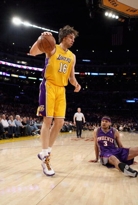 LOS ANGELES, CA - FEBRUARY 26: Pau Gasol #16 of the Los Angeles Lakers surveys the court as Jared Dudley #3 of the Phoenix Suns looks on from the floor during the NBA game at Staples Center February 26, 2009 in Los Angeles, California. NOTE TO USER: Use