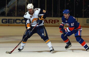 UNIONDALE, NY - FEBRUARY 28:  Tim Connolly #19 of the Buffalo Sabres skates against the New York Islanders on February 28, 2009 at Nassau Coliseum in Uniondale, New York. The Isles defeated the Sabres 2-0.  (Photo by Jim McIsaac/Getty Images)