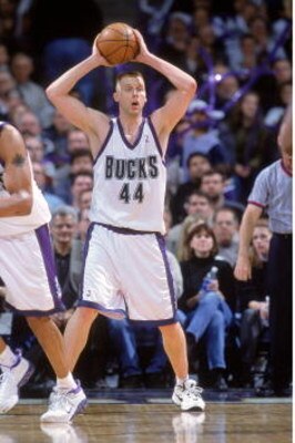 23 Jan 2001:  Mark Pope #44 of the Milwaukee Bucks looks to pass the ball during the game against the New York Knicks at the Bradley Center in Milwaukee, Wisconsin. The Bucks defeated the Knicks 105-91.    NOTE TO USER: It is expressly understood that the