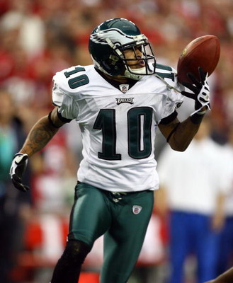 GLENDALE, AZ - JANUARY 18: Wide receiver DeSean Jackson #10 of the Philadelphia Eagles catches a 62-yard touchdown against the Arizona Cardinals in the fourth quarter during the NFC championship game on January 18, 2009 at University of Phoenix Stadium i