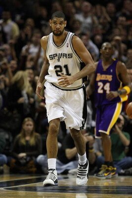 SAN ANTONIO - JANUARY 14:  Tim Duncan #21 of the San Antonio Spurs during play against the Los Angeles Lakers on January 14, 2009 at AT&T Center in San Antonio, Texas.  NOTE TO USER: User expressly acknowledges and agrees that, by downloading and/or using