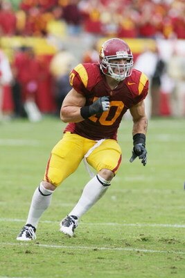 LOS ANGELES - NOVEMBER 1:  Brian Cushing #10 of the USC Trojans rushes against the Washington Huskies on November 1, 2008 at the Los Angeles Memorial Coliseum in Los Angeles, California.  USC won 56-0.  (Photo by Jeff Golden/Getty Images)