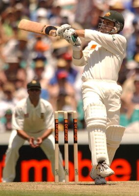 02 Jan 2002:  Justin langer of Australia in action during the first day's play in the third test match between Australia and South Africa held at the Sydney Cricket Ground, Sydney, Australia.  DIGITAL IMAGE Mandatory Credit: Chris McGrath/Getty Images