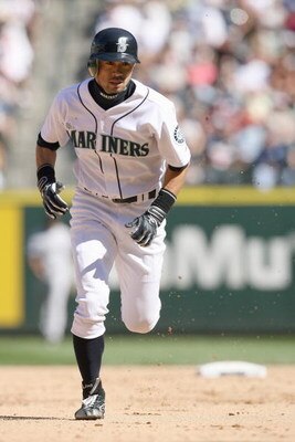 SEATTLE - SEPTEMBER 07:  Ichiro Suzuki #51 of the Seattle Mariners runs against the New York Yankees on September 7, 2008 at Safeco Field in Seattle Washington. (Photo by Otto Greule Jr/Getty Images) 