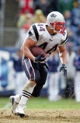 NASHVILLE, TN - DECEMBER 31: Heath Evans #44 of the New England Patriots carries the ball during the NFL game against the Tennessee Titans on December 31, 2006 at LP Field in Nashville, Tennessee. (Photo by Andy Lyons/Getty Images)