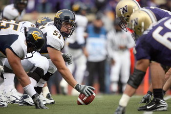 SEATTLE - NOVEMBER 17: Center Alex Mack #51 of the California Golden Bears hikes the ball during the game against the Washington Huskies at Husky Stadium November 17, 2007 in Seattle, Washington. (Photo by Otto Greule Jr/Getty Images)
