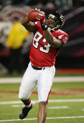 ATLANTA - DECEMBER 18:  Tight end Alge Crumpler #87 of the Atlanta Falcons practices catching before facing the Carolina Panthers on December 18, 2004 at the Georgia Dome in Atlanta, Georgia. The Falcons defeated the Panthers 34-31 in overtime.  (Photo by