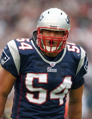 FOXBORO, MA - OCTOBER 7: Tedy Bruschi #54of the New England Patriots yells against the Cleveland Browns during the NFL game on October 7, 2007 at Gillette Stadium in Foxboro, Massachusetts. (Photo by Elsa/Getty Images)