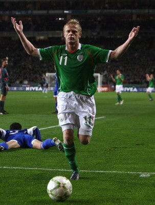 DUBLIN, IRELAND - OCTOBER 15:  Damien  Duff of Ireland raises his arms during the World Cup qualifying match between the Republic of Ireland and Cyprus at Croke Park on October 15, 2008 in Dublin, Ireland.  (Photo by David Rogers/Getty Images)