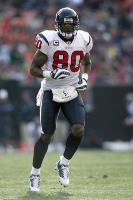 CLEVELAND - NOVEMBER 23:  Andre Johnson #80 of the Houston Texans jogs on the field during the NFL game against the Cleveland Browns at Cleveland Browns Stadium on November 23, 2008 in Cleveland, Ohio.  (Photo by Andy Lyons/Getty Images)