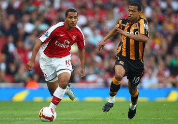 LONDON - SEPTEMBER 27:  Theo Walcott of Arsenal is closed down by Geovanni of Hull City during the Barclays Premier League match between Arsenal and Hull City at the Emirates Stadium on September 27, 2008 in London, England.  (Photo by Mike Hewitt/Getty I