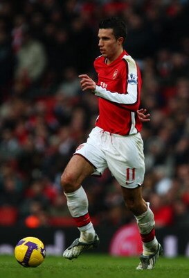 LONDON - FEBRUARY 28:  Robin Van Persie of Arsenal during the Barclays Premier League match between Arsenal and Fulham at Emirates Stadium on February 28, 2009 in London, England.  (Photo by Clive Rose/Getty Images)
